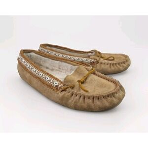 Women's Minnetonka Moccasins size 8 slippers Leather Faux Fur Lined